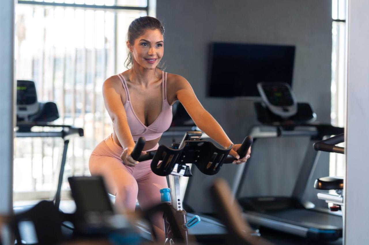 Hyatt Centric Jumeirah Dubai Exteriör bild A woman on a stationary bicycle
