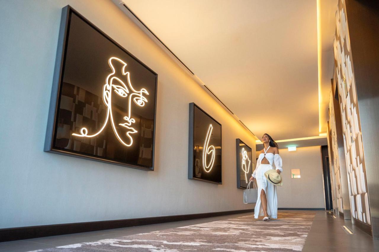 Hyatt Centric Jumeirah Dubai Exteriör bild The hotel's interior
