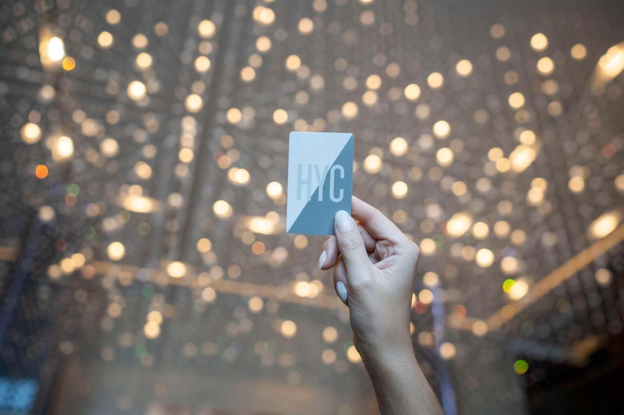 Hyatt Centric Jumeirah Dubai Exteriör bild A card for the HVC
