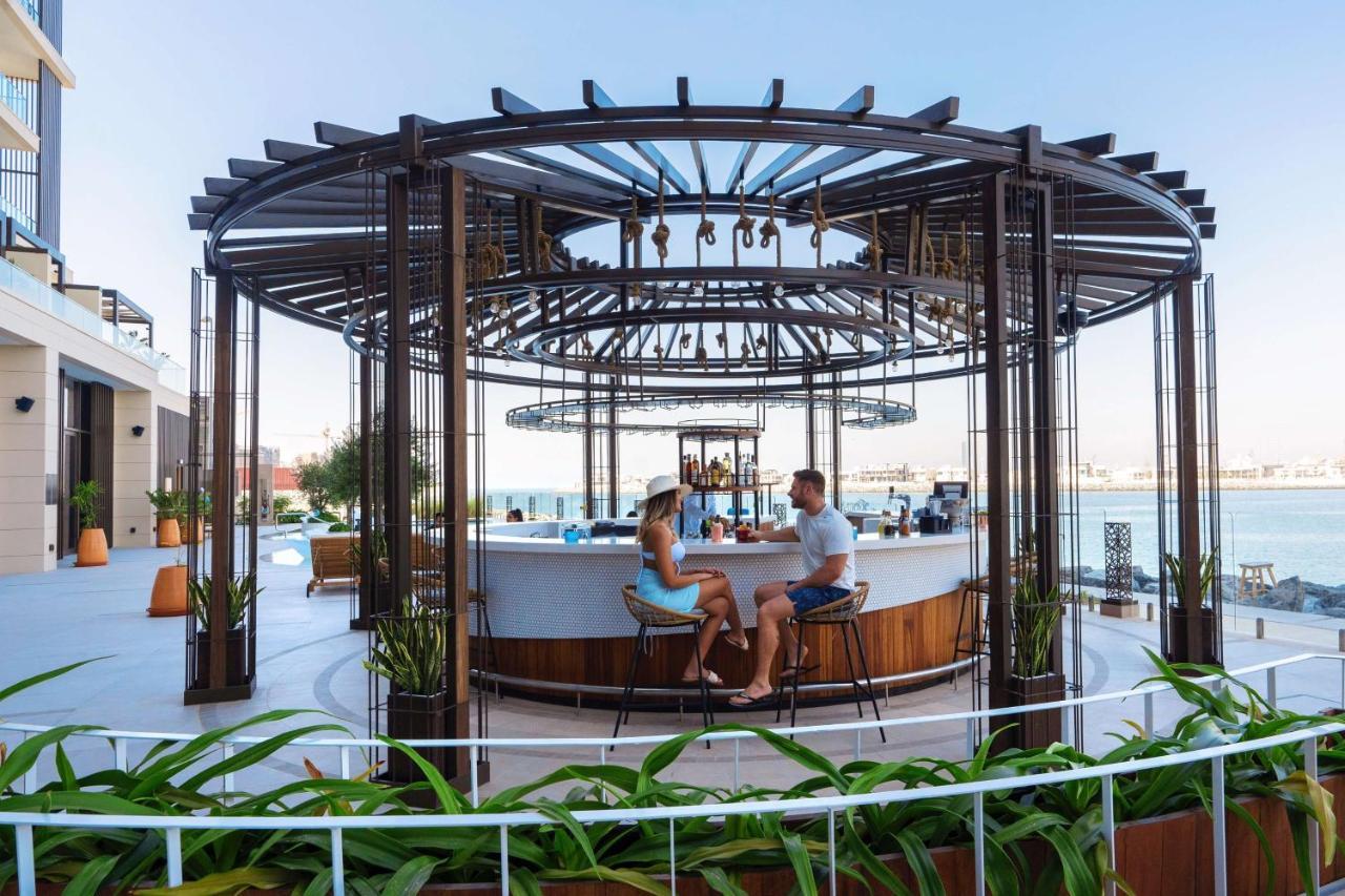 Hyatt Centric Jumeirah Dubai Exteriör bild The bar at the rooftop