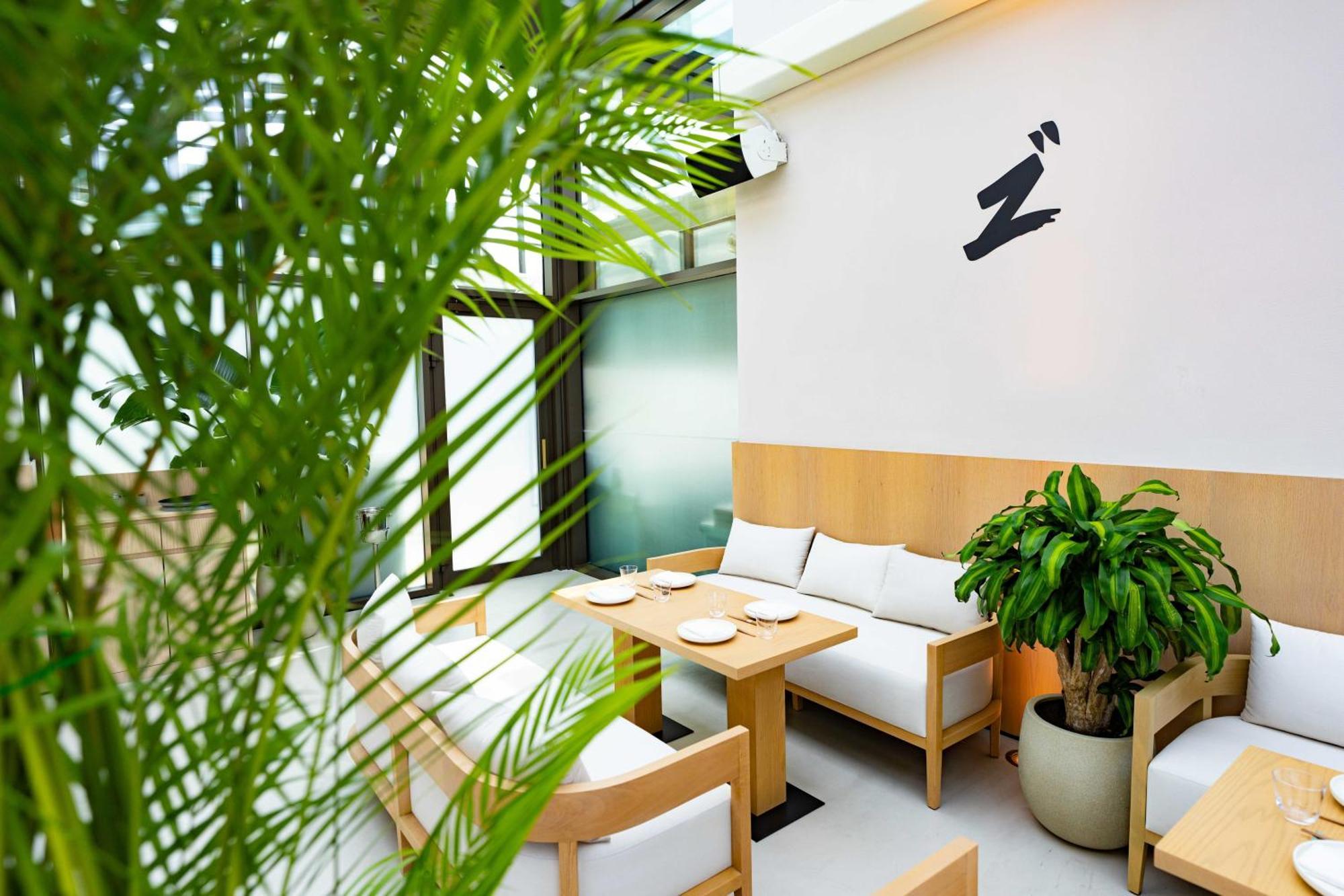 Hyatt Centric Jumeirah Dubai Exteriör bild Interior of a ZARA Home store in Madrid, Spain