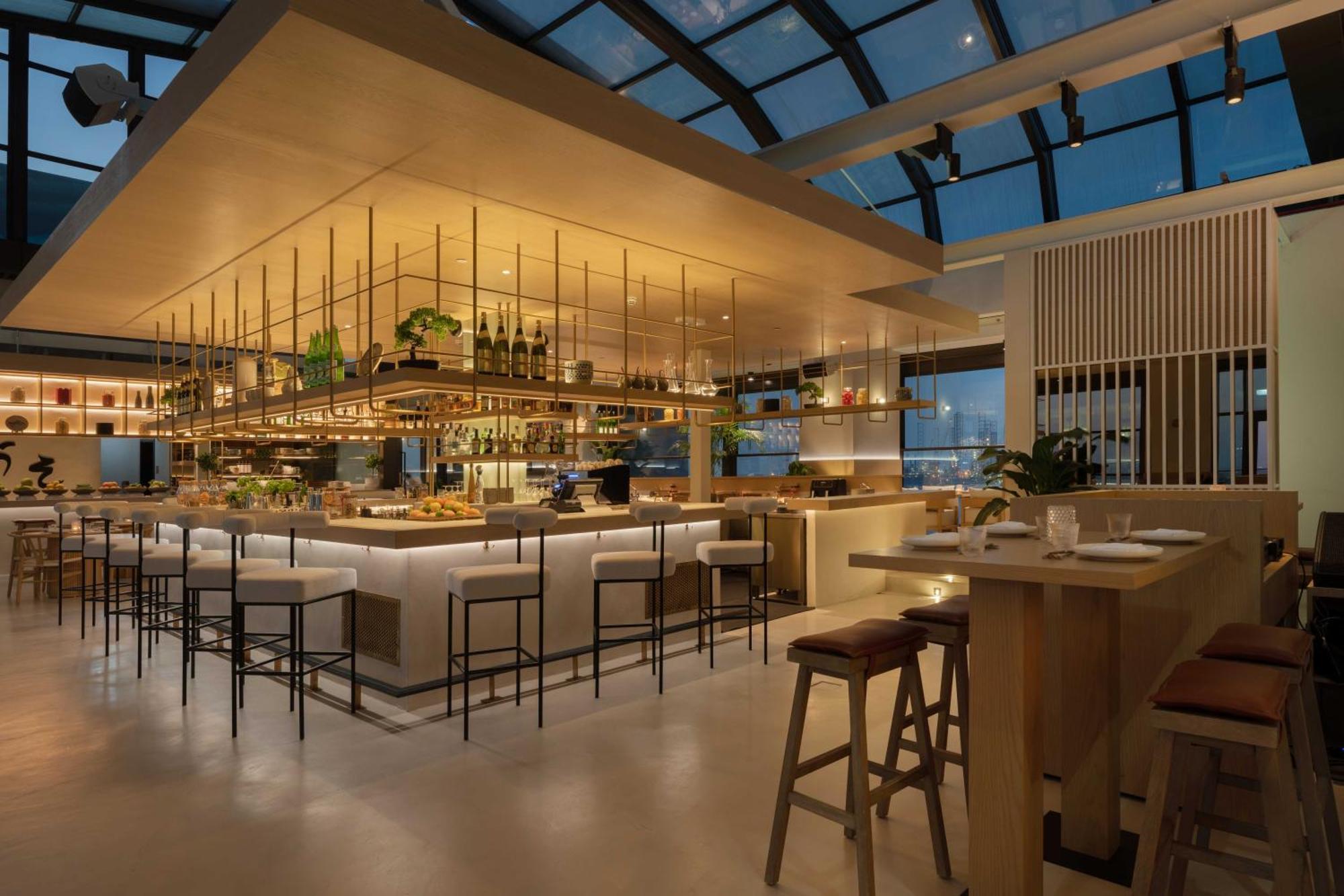 Hyatt Centric Jumeirah Dubai Exteriör bild The Bar