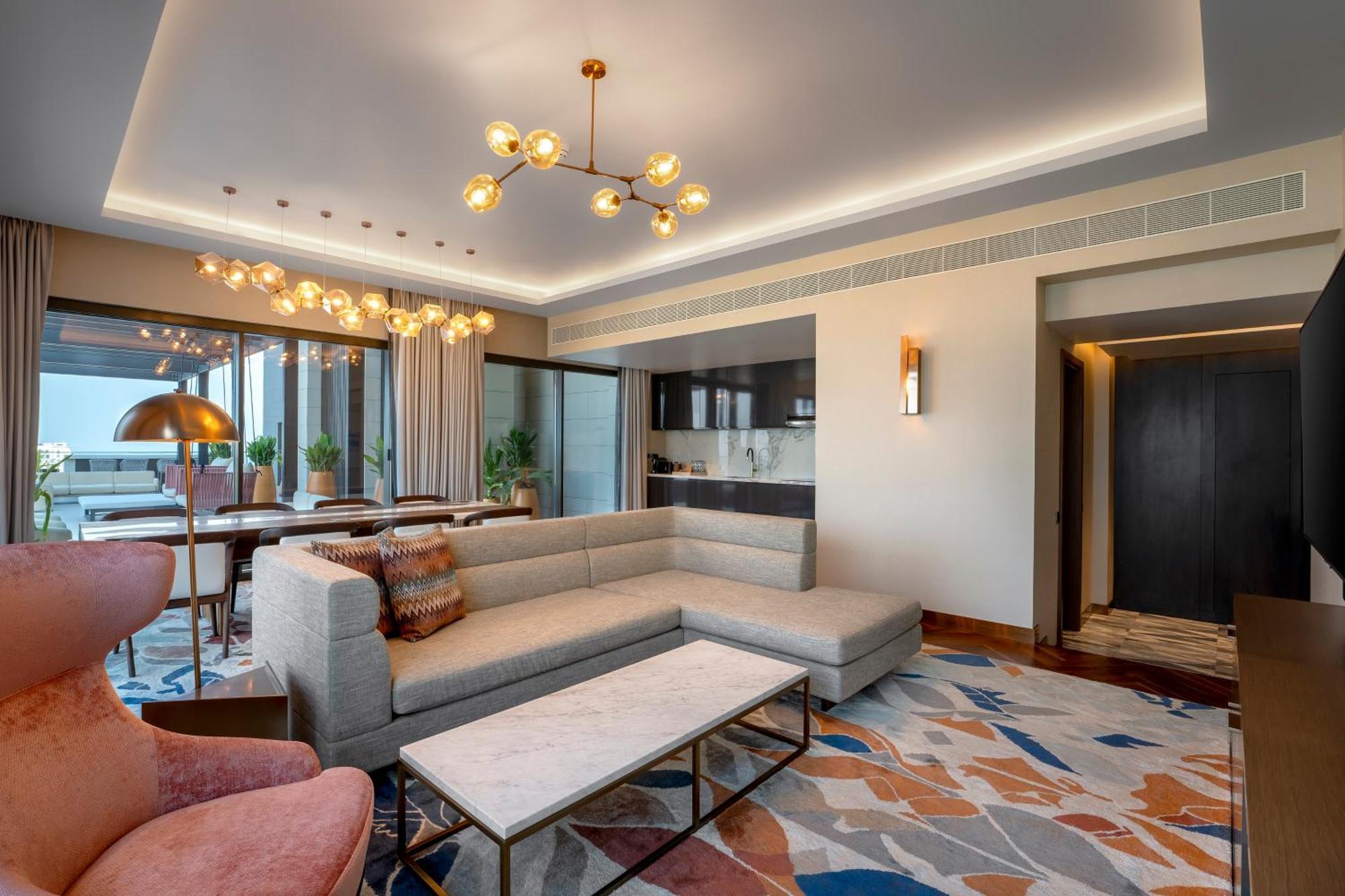 Hyatt Centric Jumeirah Dubai Exteriör bild A suite at the hotel