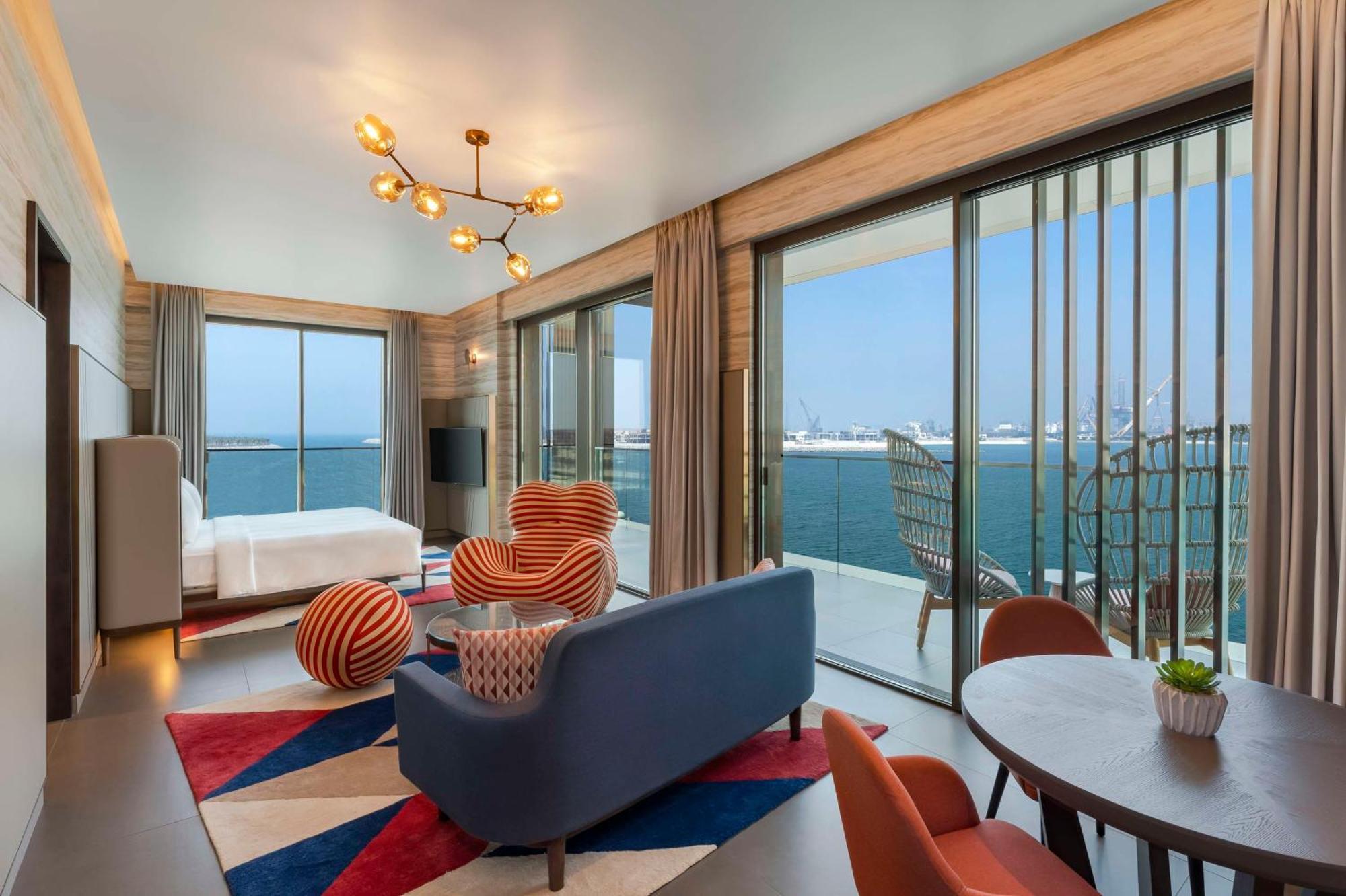 Hyatt Centric Jumeirah Dubai Exteriör bild A suite at the hotel